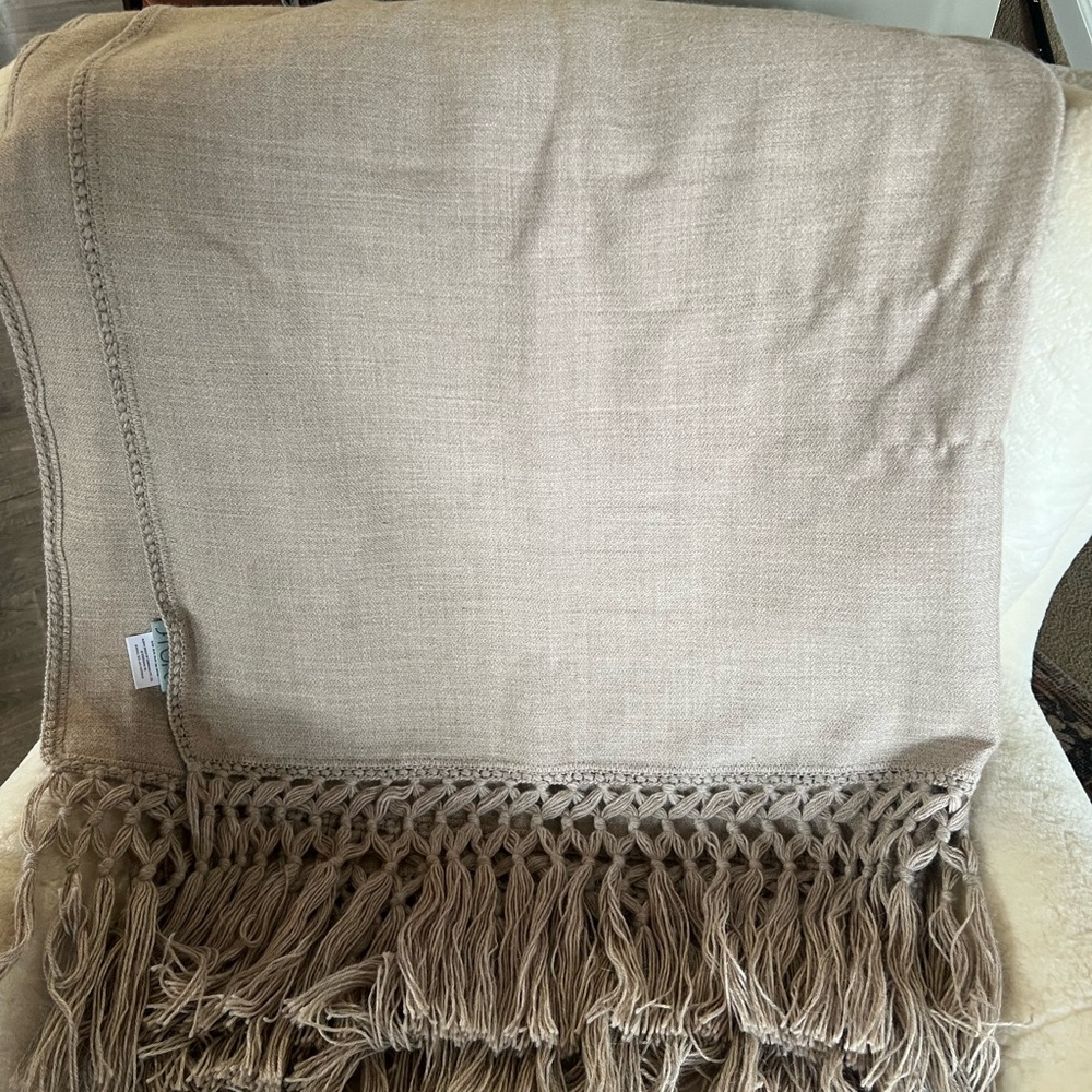 Fibre by Auskin 100% Baby Alpaca Macrame Fringe Throw